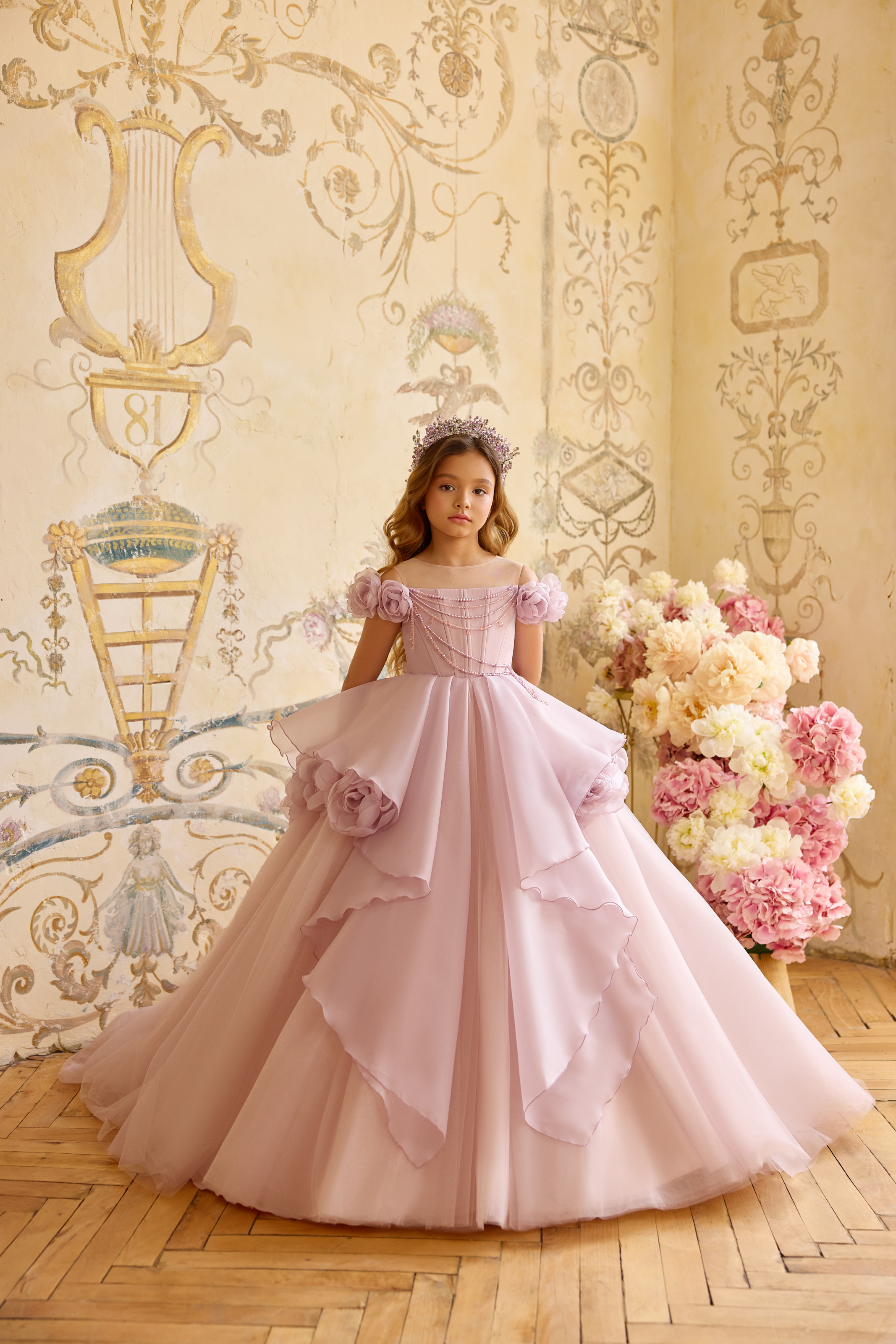 white dress for women mini Talia - US 10 The dress has a style:metallic Size:16 x 36 Golden Globes 2025: Zendaya