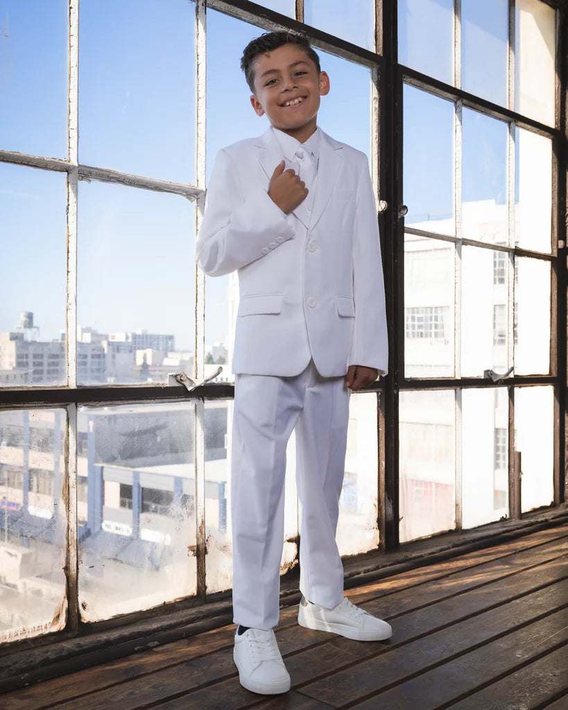 بدلة 007 لؤلؤية بيضاء من مجموعة زبدة الفول السوداني