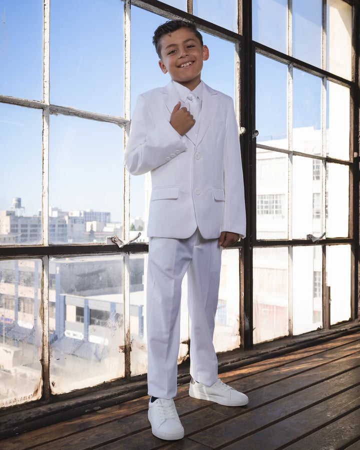 بدلة 007 لؤلؤية بيضاء من مجموعة زبدة الفول السوداني