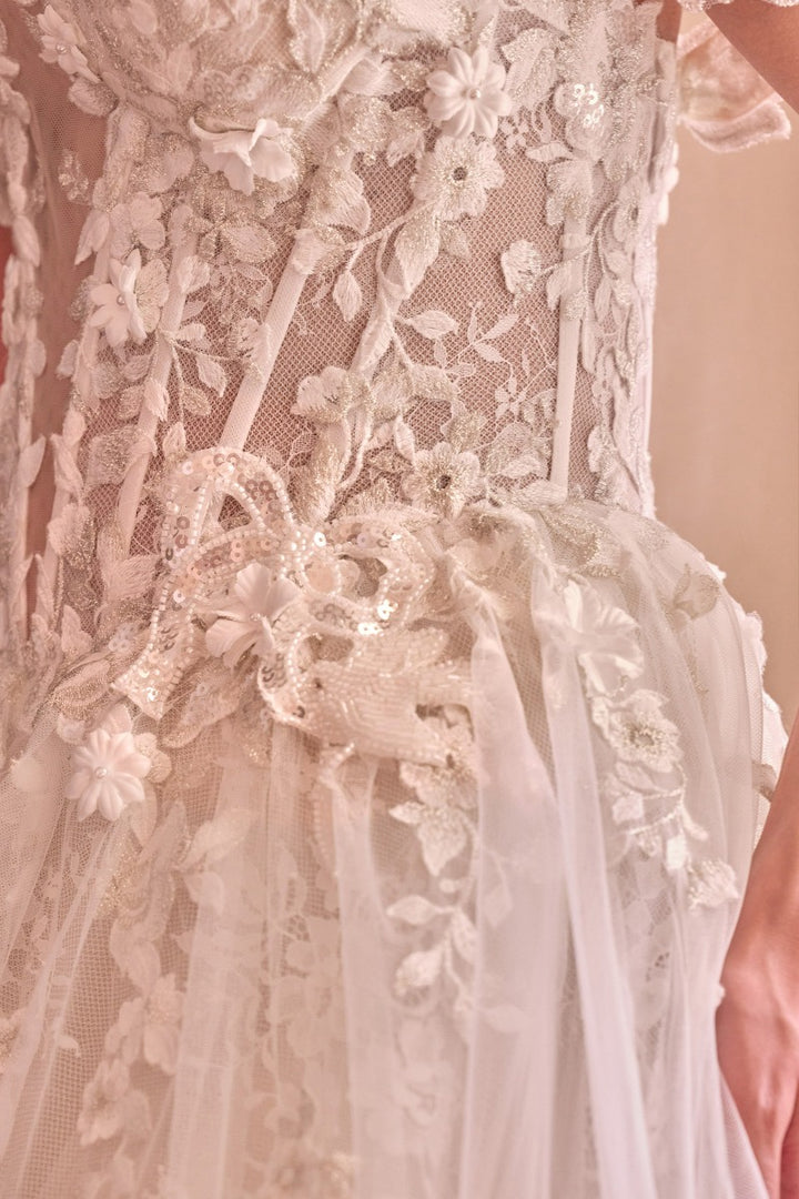 Andrea & Leo Couture WL093 detail view